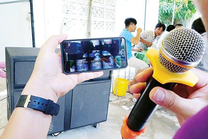 Kinh hoàng tiếng karaoke ngày tết quê Ảnh minh hoạ