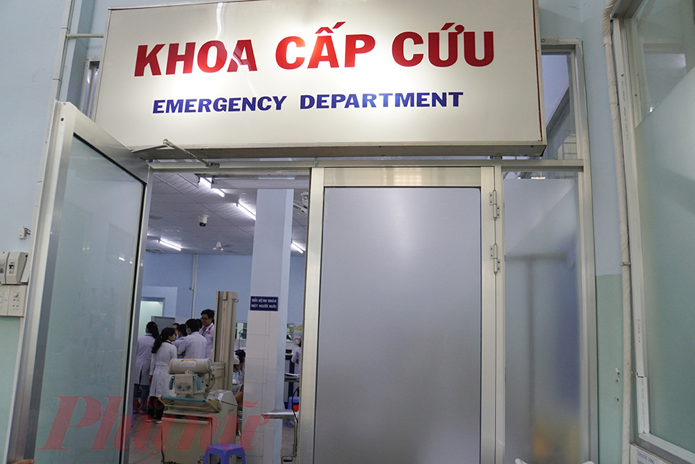 Nhiều trẻ nhập viện do cha mẹ dọn dẹp nhà cửa đón Tết Càng gần đến Tết, trẻ đến cấp cứu tại Bệnh viện Nhi Đồng 1 đang có dấu hiệu tăng lên.