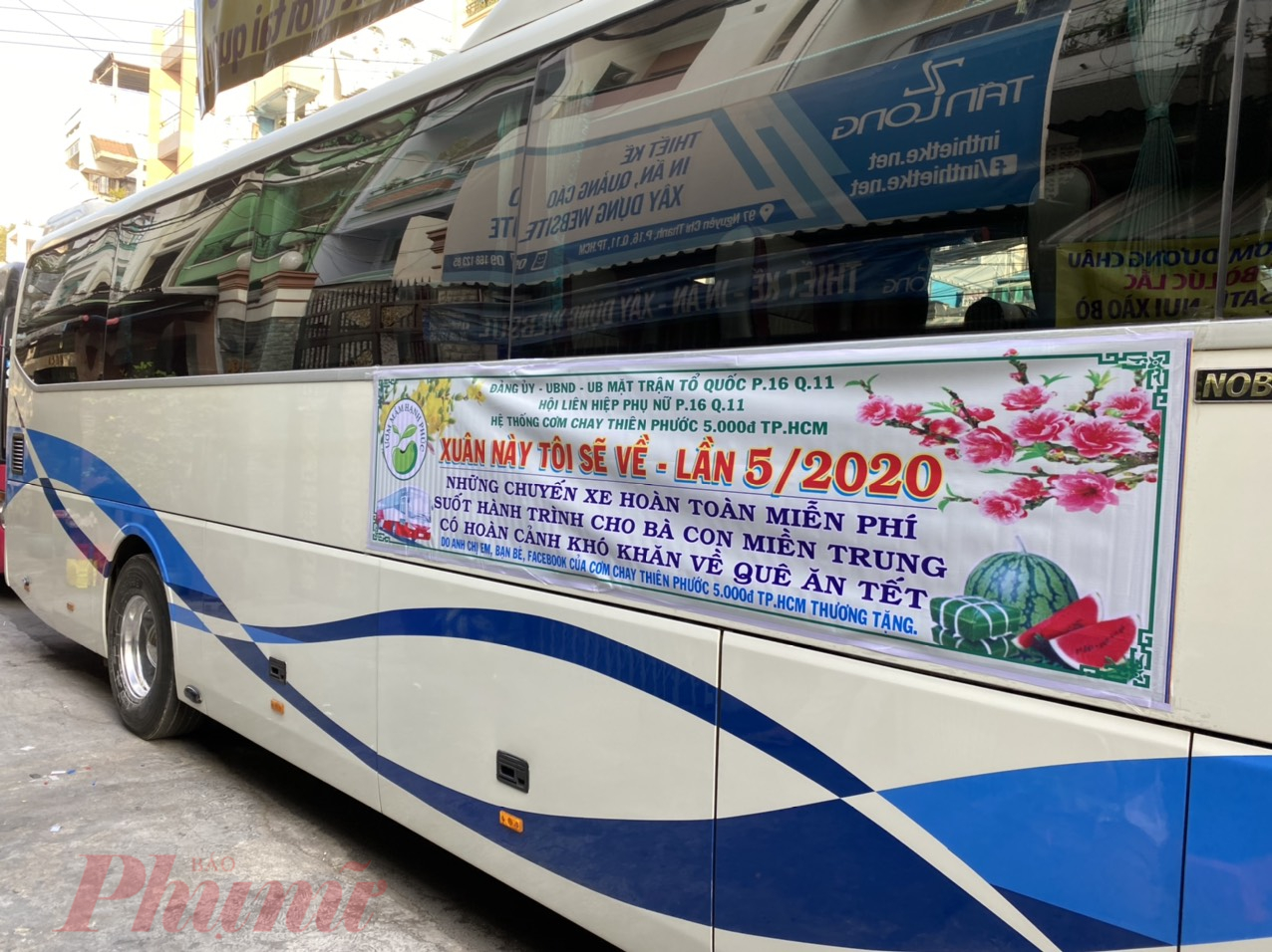 Những chuyến xe yêu thương Chuyến xe yêu thương ngày xuân chở người lao động nghèo về quê đón Tết, xum họp cùng gia đình.