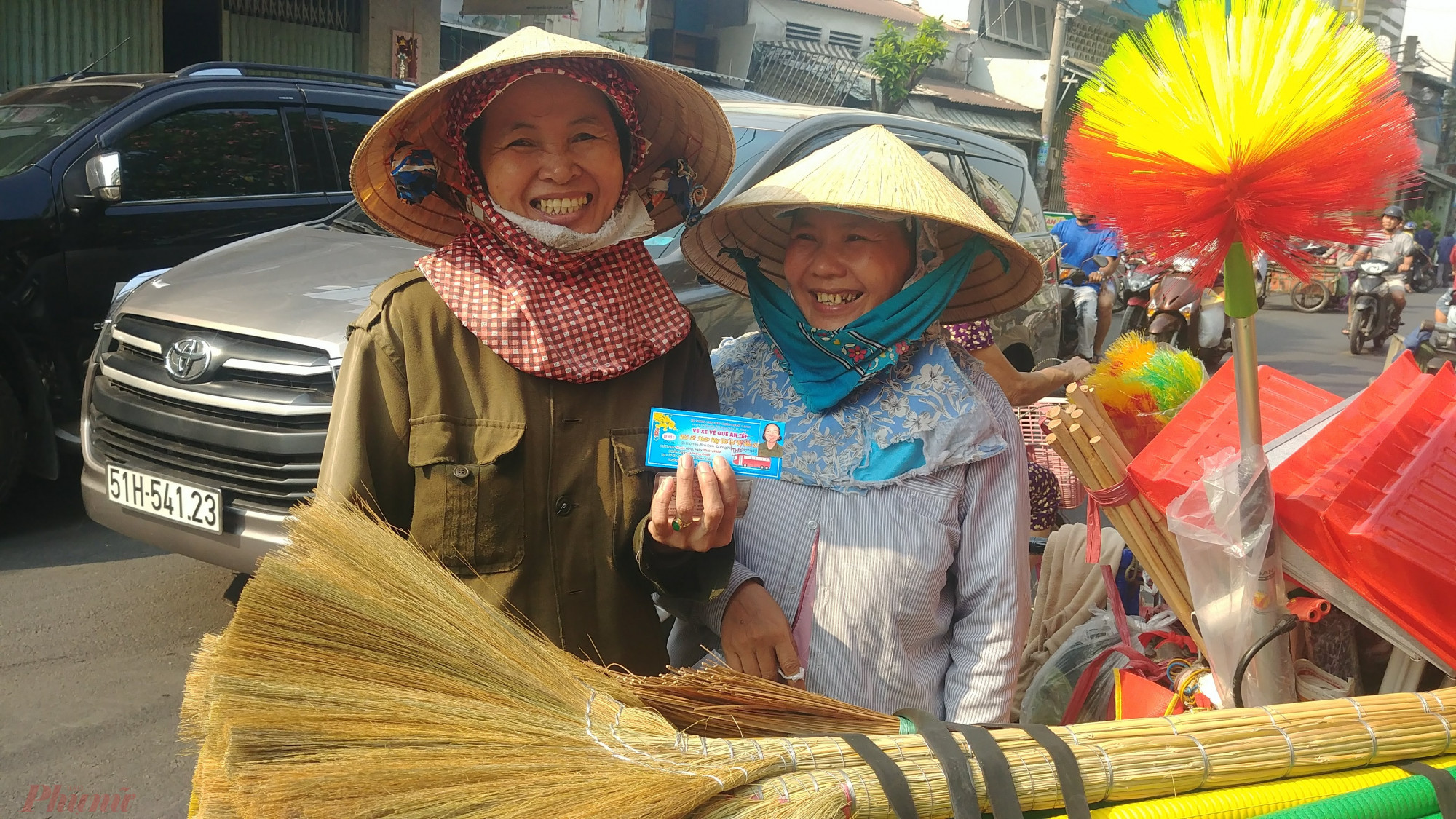Những chuyến xe yêu thương Niềm vui của các dì, chị nhận được vé xe về quê đón tết cùng gia đình
