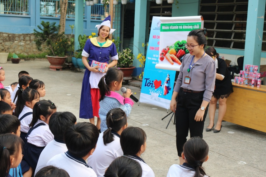 FrieslandCampina Việt Nam cùng Hội LHPN Việt Nam mang xuân đến người nghèo Tập đoàn FrieslandCampina luôn nỗ lực nâng cao chất lượng cuộc sống của người dân không chỉ bằng những sản phẩm dinh dưỡng mà còn đóng góp tích cực vào các hoạt động cộng đồng, đặc biệt là hoạt động dành cho phụ nữ và trẻ em. Nguồn ảnh do FrieslandCampina cung cấp