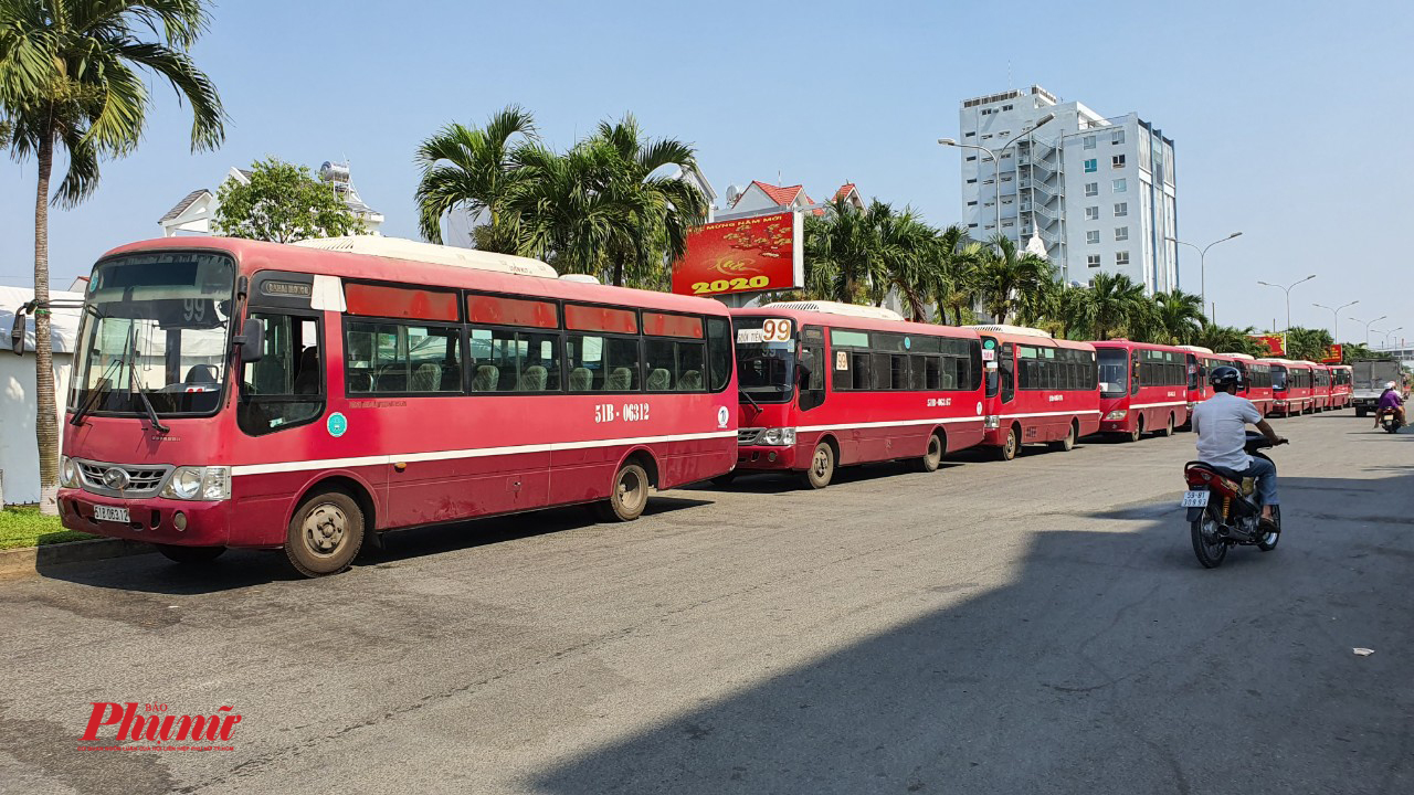 TPHCM: Hàng loạt tài xế xe buýt lãn công vì thu nhập thua lỗ dịp Tết Vụ việc lãng công của các tài xế buối sáng 21.01.2020