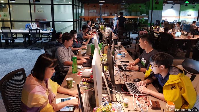 Hiệp định thương mại Việt Nam – EU tập trung vào tính minh bạch và quyền cho người lao động Thị trường lao động Việt Nam đang rất rộng mở, với khá nhiều doanh nghiệp start-up cùng nguồn lao động trẻ cải thiện từng ngày.