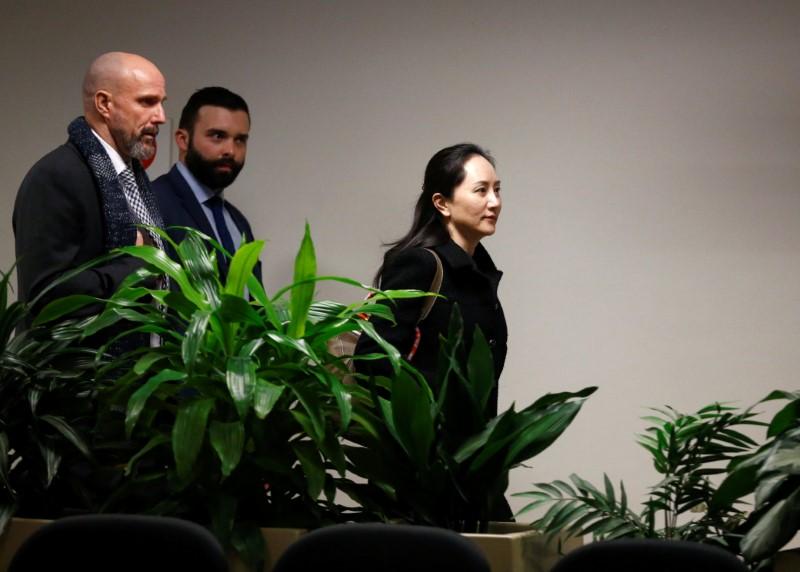Huawei tin tưởng luật pháp Canada sẽ ‘chứng minh sự vô tội’ của bà Mạnh Vãn Chu Bà Mạnh Vãn Chu tiến vào phiên tòa hôm 20/1 với phong thái khá tự tin.