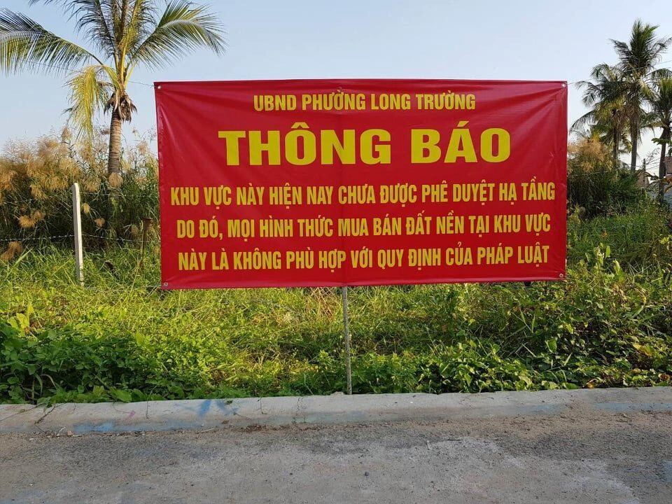 Cơ quan CSĐT làm việc với giám đốc Công ty King Home Land liên quan tội lừa đảo chiếm đoạt tài sản UBND quận 9 cấm bảng cảnh báo dự án