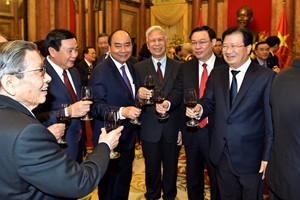 Tổng Bí thư, Chủ tịch nước Nguyễn Phú Trọng chúc tết các vị lãnh đạo, nguyên lãnh đạo Đảng, Nhà nước Thủ tướng Nguyễn Xuân Phúc và các đồng chí lãnh đạo, nguyên lãnh đạo Đảng, Nhà nước tại buổi gặp mặt