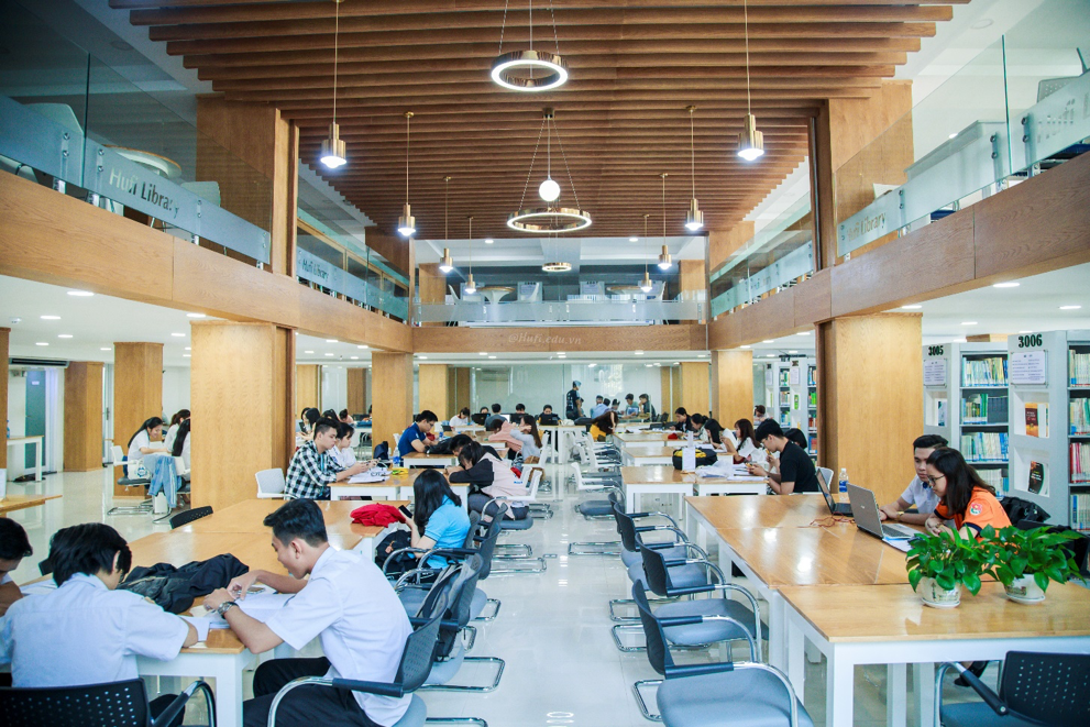 'Điểm danh' những trường đại học có thư viện 'sang chảnh' nhất Một trong những địa điểm thu hút đông sinh viên nhất chính là thư viện trung tâm