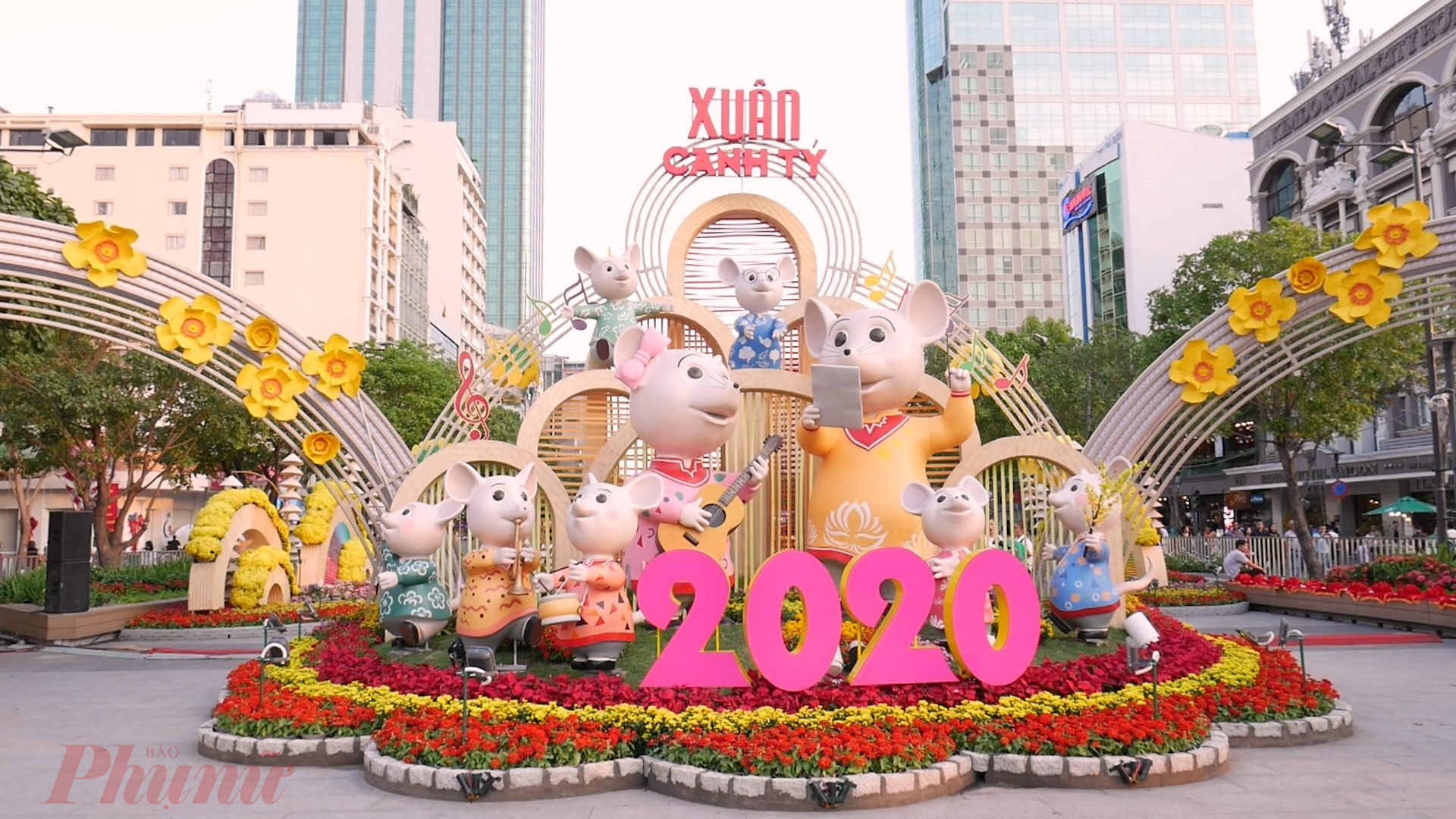 Toàn cảnh đường hoa Nguyễn Huệ Xuân Canh Tý 2020 mở cửa đón người dân thưởng ngoạn