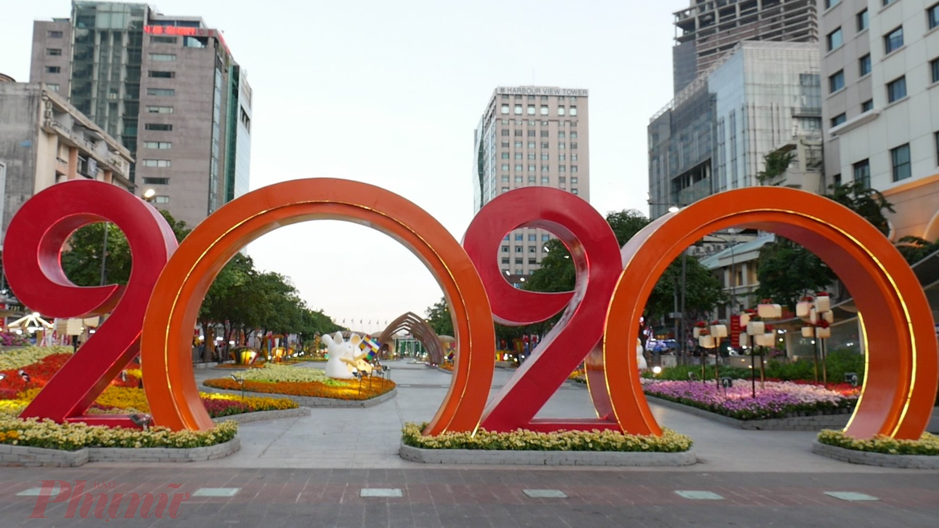 Toàn cảnh đường hoa Nguyễn Huệ Xuân Canh Tý 2020 mở cửa đón người dân thưởng ngoạn
