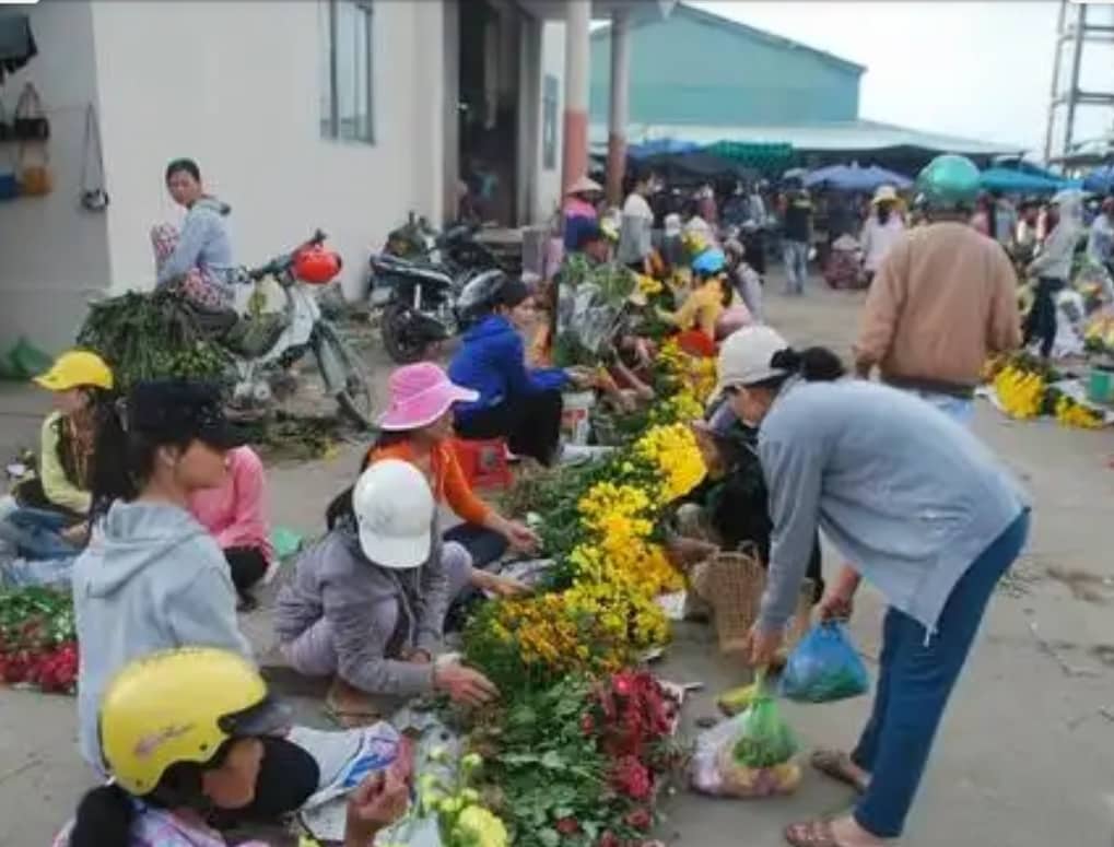 Về quê đi chợ là thấy hương vị tết Hàng bông luôn tấp nập kẻ bán người mua. Ảnh: Internet