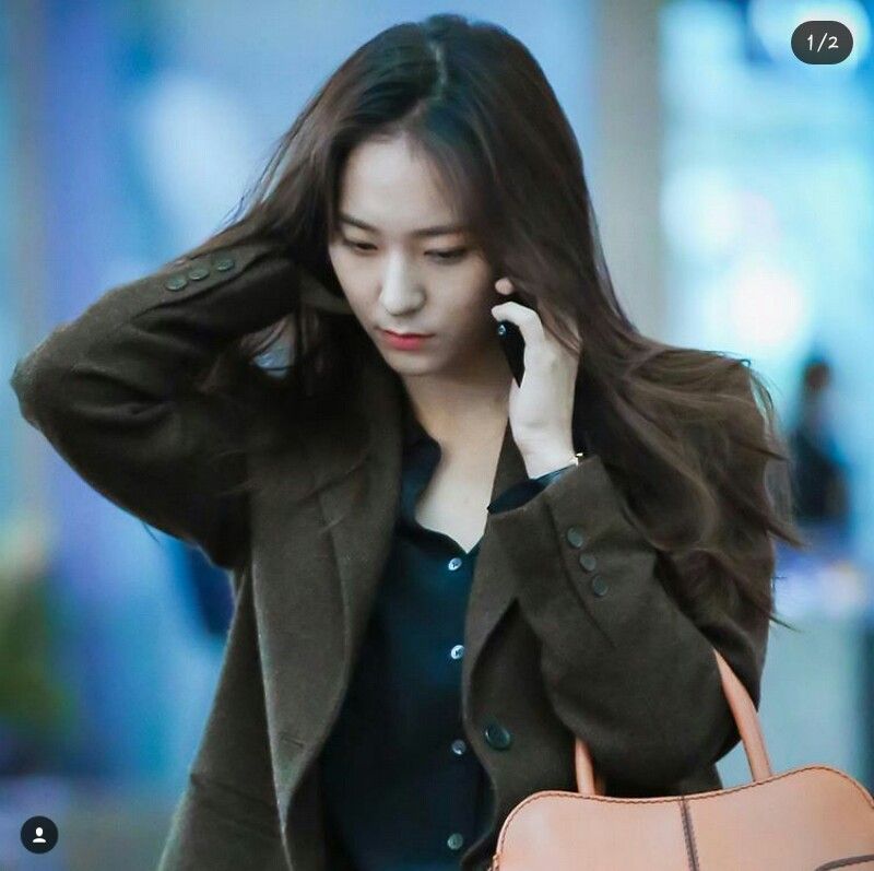 Người thứ ba sợ nhất nỗi cô đơn ngày lễ tết Cô đơn mà chẳng biết bấm gọi ai. Ảnh minh hoạ