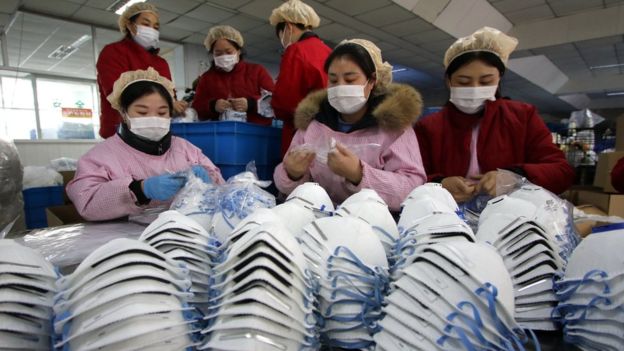 Trung Quốc quyết định phong tỏa thêm thành phố và thị trấn gần Vũ Hán để ngăn cản dịch bệnh Khẩu trang y tế trở nên