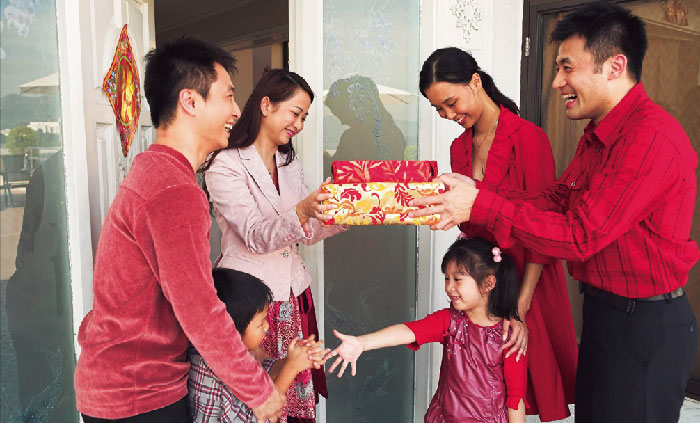 Giận giữ vì người xông đất xui xẻo Vợ tôi lựa chọn kĩ càng rồi nhờ người đến xông đất đầu năm. Ảnh minh hoạ