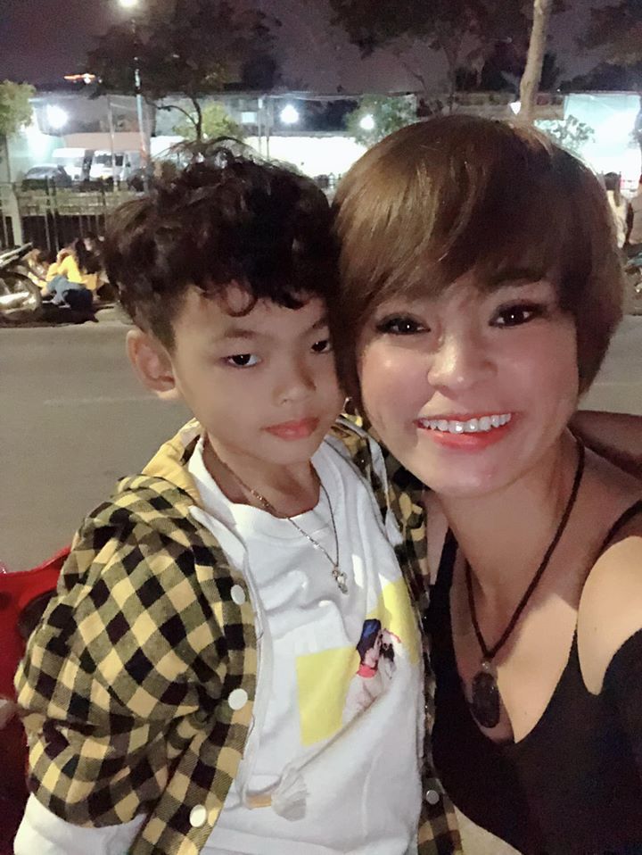 "Xông đất" các nữ ứng viên giải thưởng Nguyễn Thị Định Ngọc Linh cùng co trai đón giao thừa