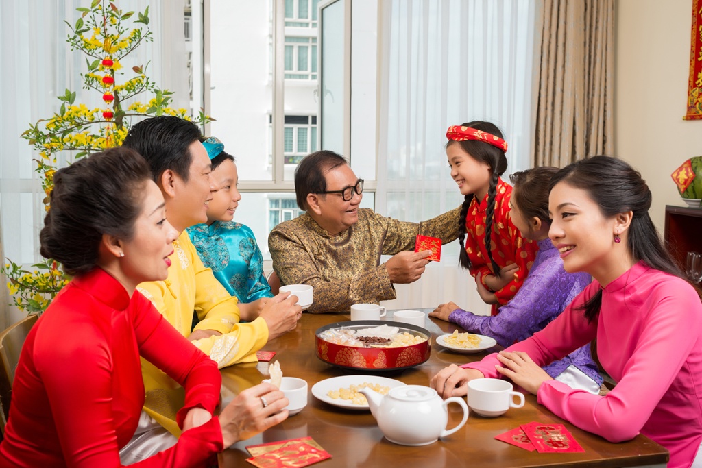 Không dám đưa con hư đi chúc tết Ứng xử của trẻ con trong ngày tết ảnh hưởng nhiều