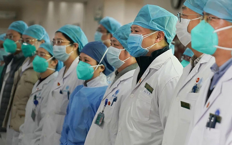 Một gia đình chiến đấu với virus corona, không biết tết là gì Trung Quốc tăng cường lực lượng lớn các bác sĩ tới Vũ Hán để chống dịch virus corona