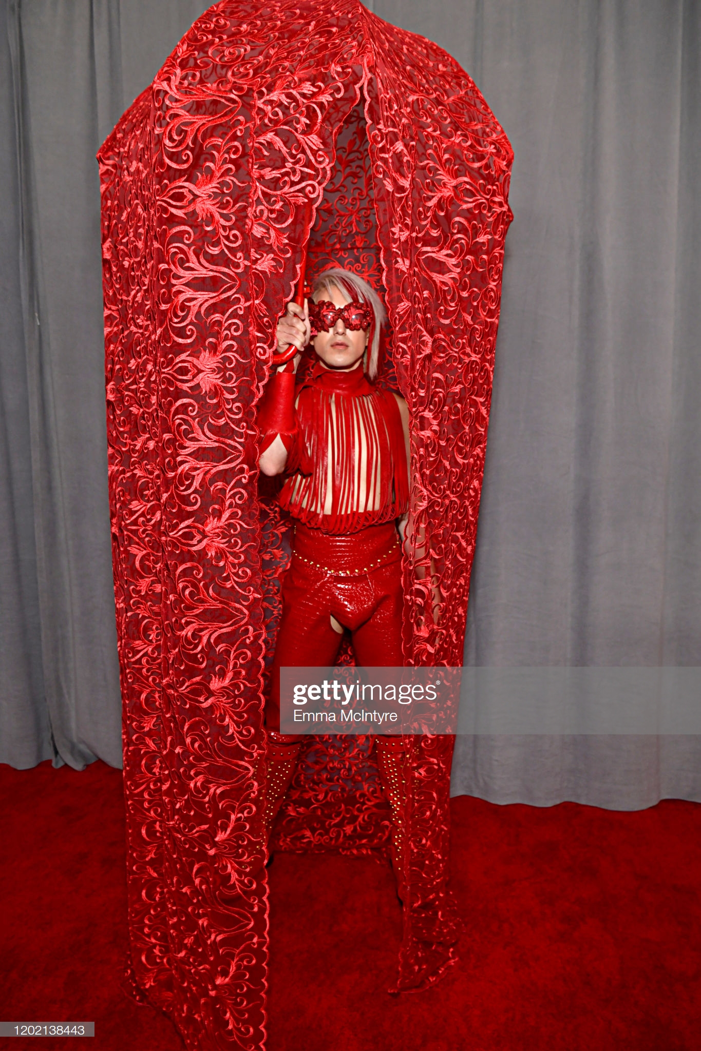 Thảm đỏ Grammy 2020: Thông điệp chính trị, trò lố và những bộ cánh đẹp Ricky Rebel xuất hiện tại thảm đỏ
