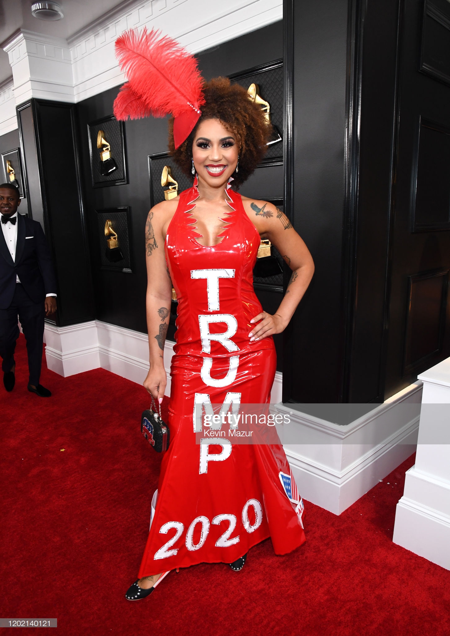 Thảm đỏ Grammy 2020: Thông điệp chính trị, trò lố và những bộ cánh đẹp Joy Villa
