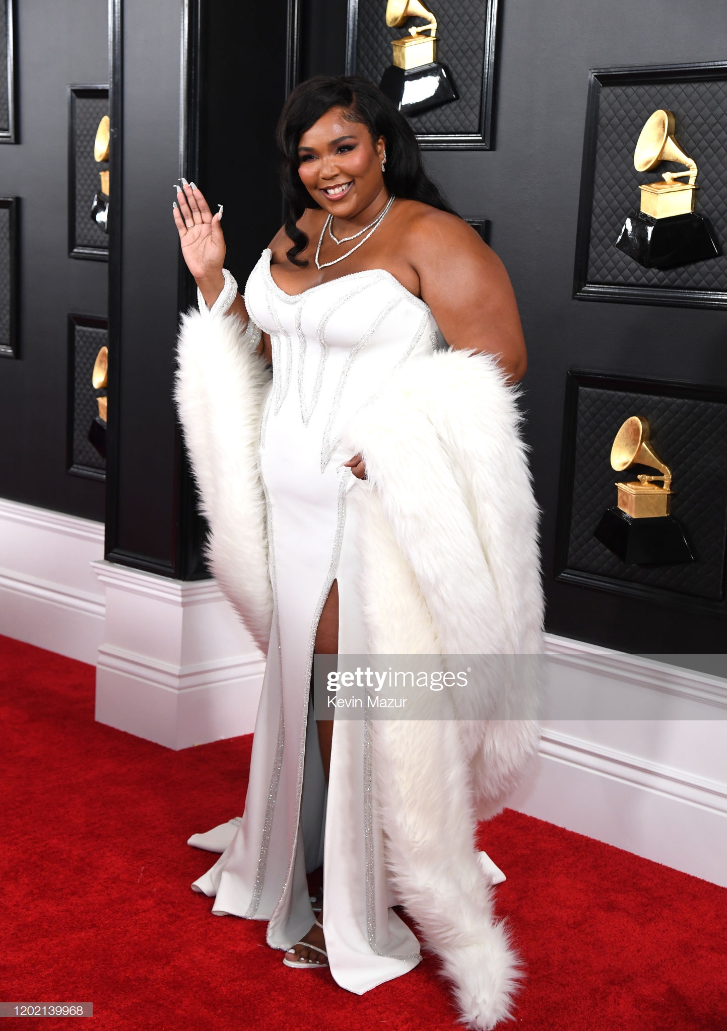 Thảm đỏ Grammy 2020: Thông điệp chính trị, trò lố và những bộ cánh đẹp Lizzo - nữ ca sĩ dẫn đầu với 8 đề cử