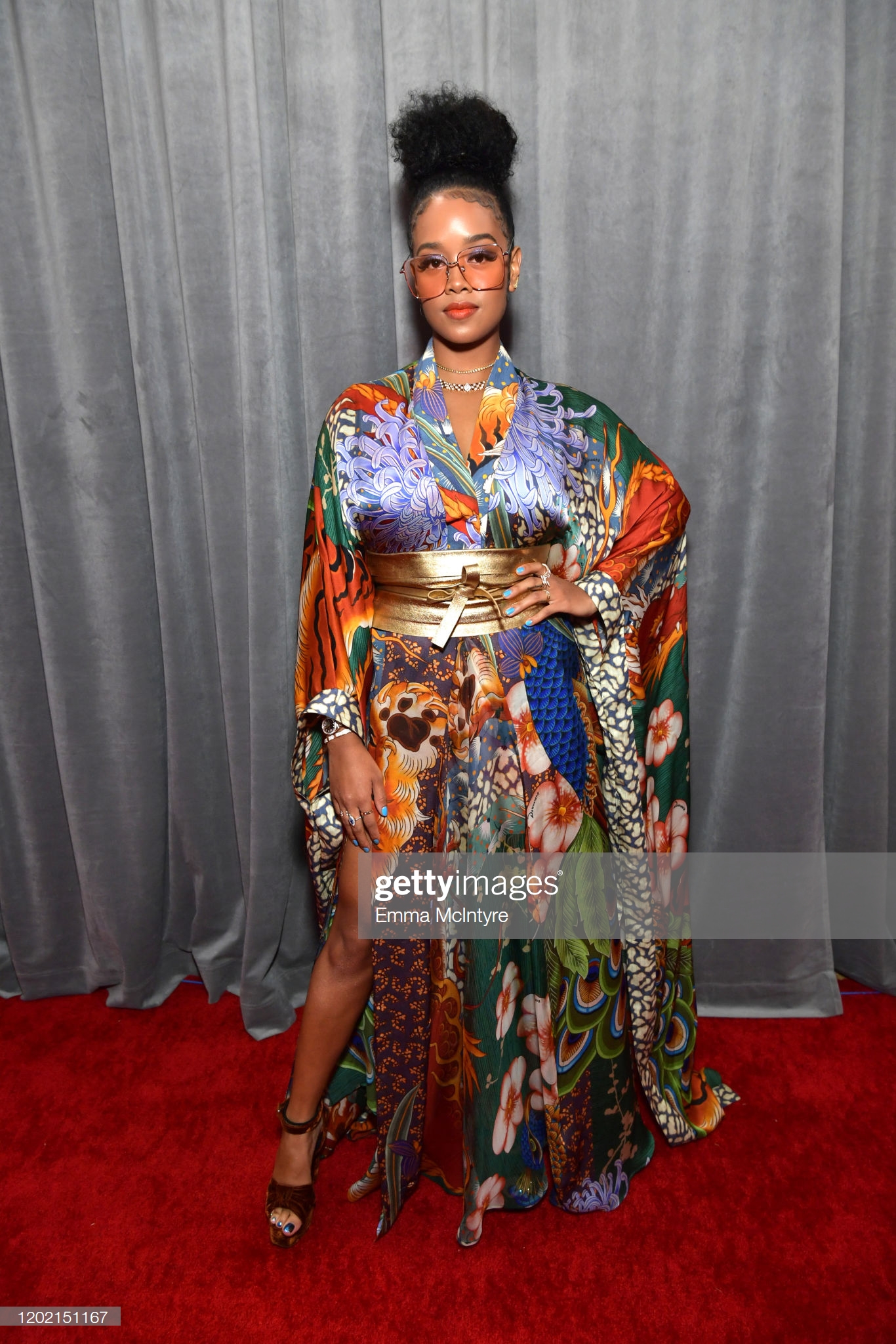 Thảm đỏ Grammy 2020: Thông điệp chính trị, trò lố và những bộ cánh đẹp H.E.R tại thảm đỏ với bộ váy màu sắc