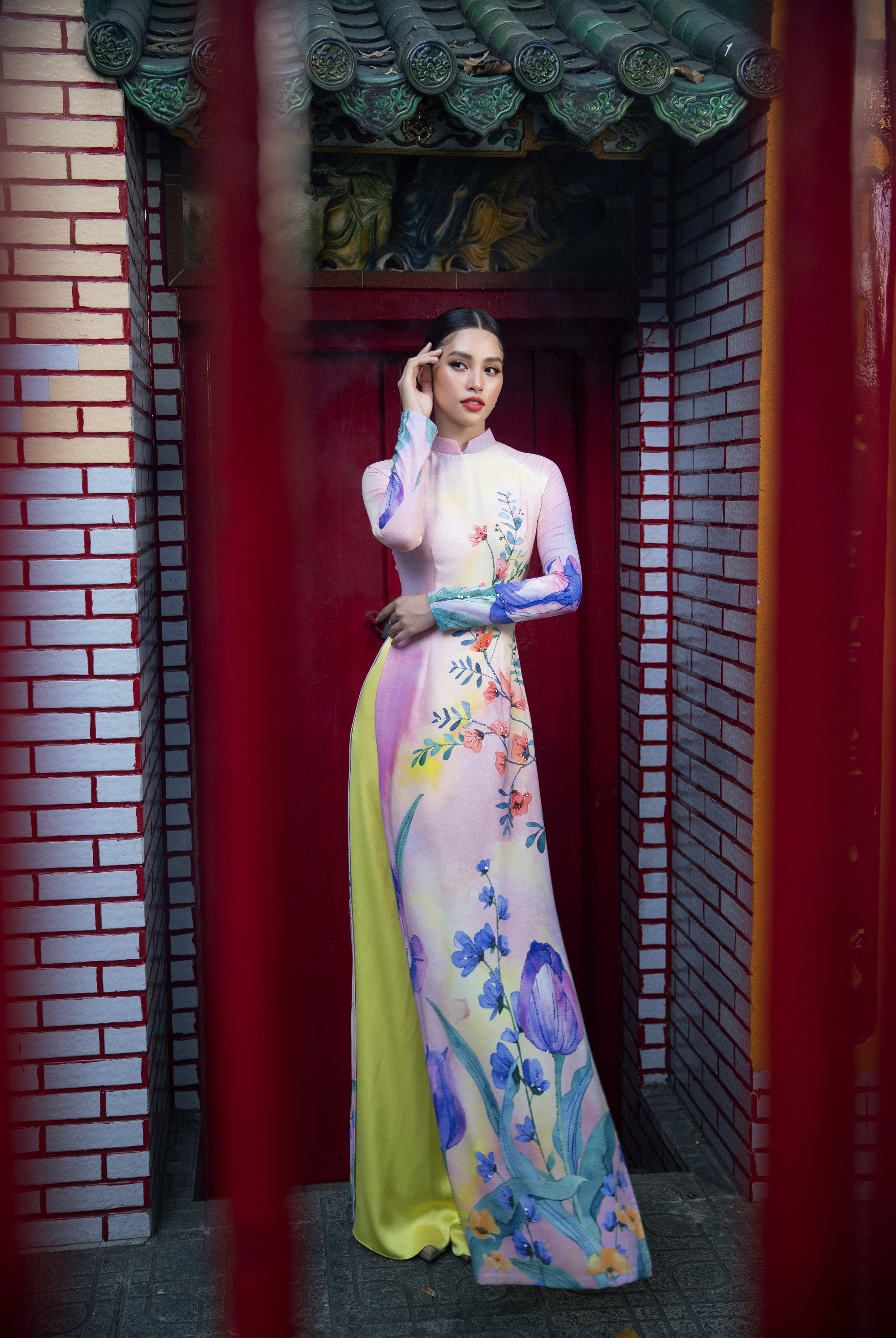 Nàng hậu nhận được nhiều lời khen ngợi về nhan sắc và thần thái cuốn hút khác xa với hình ảnh quyến rũ, năng động vốn có.