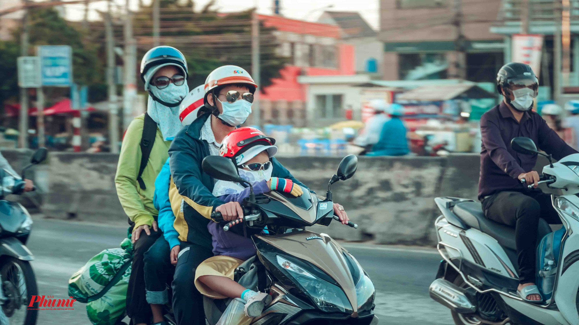 Ám ảnh kẹt xe, người miền Tây trở lại Sài Gòn vào Mùng 4 Tết Đại gia đình cùng nhau về Sài Gòn sau kỳ nghỉ