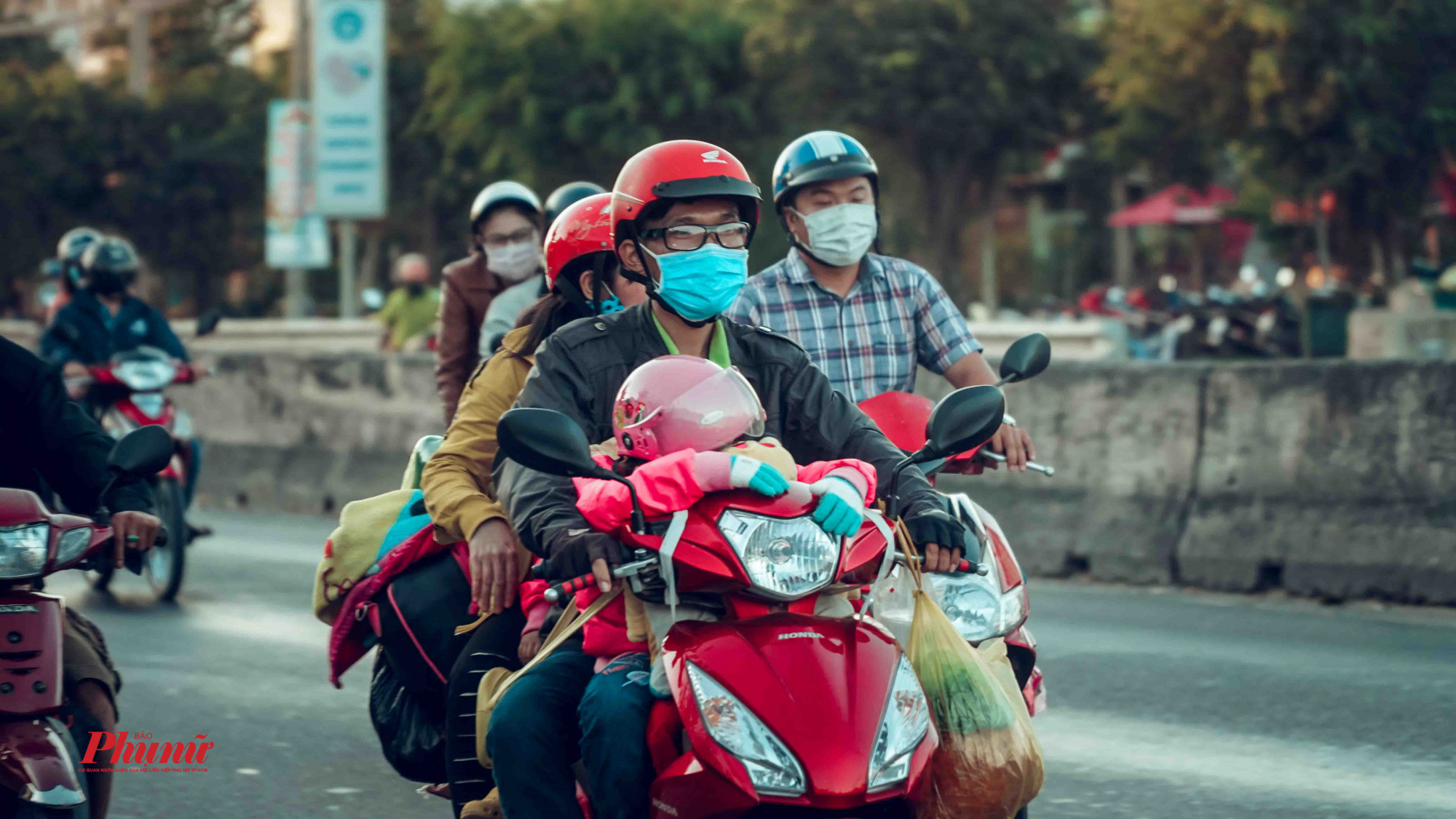 Ám ảnh kẹt xe, người miền Tây trở lại Sài Gòn vào Mùng 4 Tết Các bé mệt mõi vì chuyến đi dài