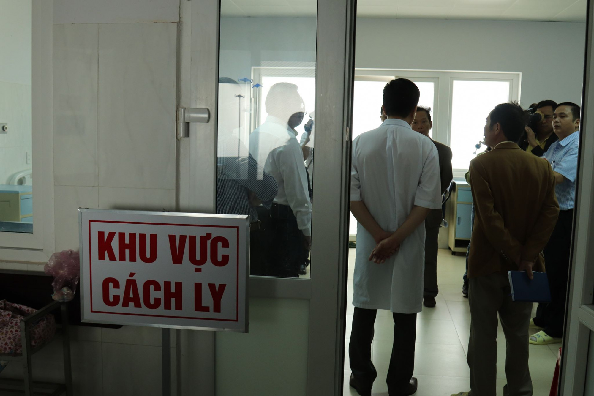 Đắk Lắk cách ly bệnh nhân truyền nhiễm, gấp rút ứng phó với virus corona Sở Y tế tỉnh Đắk Lắk đã tiến hành kiểm tra công tác chuẩn bị phó với virus corona mới