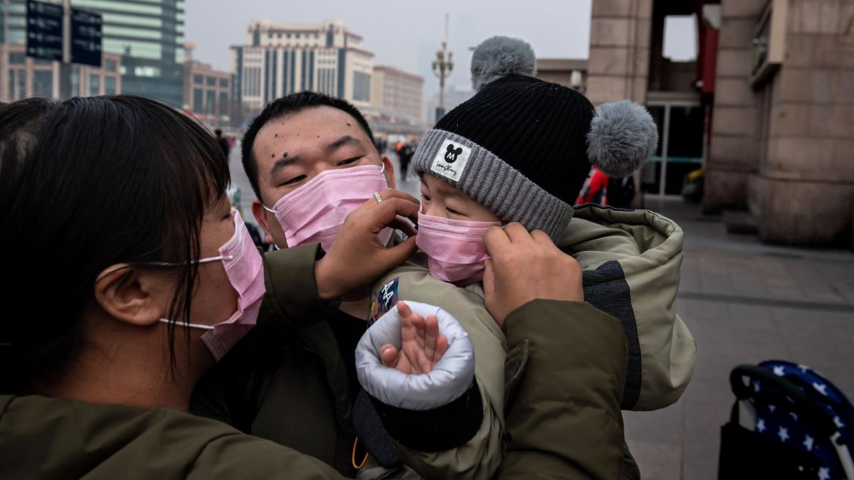 Hồng Kông tìm ra vaccine phòng virus 2019-nCoV, các bác sĩ mổ bắt con cho thai phụ nghi nhiễm cúm Dịch bệnh khiến thành phố Vũ Hán của Trung Quốc trở nên lạnh lẽo, chết chóc trong những ngày đầu năm mới với khoảng 100 trường hợp tử vong vì dịch bệnh.