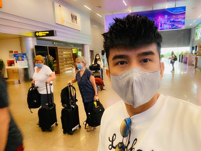 Showbiz Việt ‘tê liệt’ vì dịch viêm phổi cấp corona Vì huỷ nhiều show, Đan Trường quyết định sang Mĩ sớm hơn kế hoạch