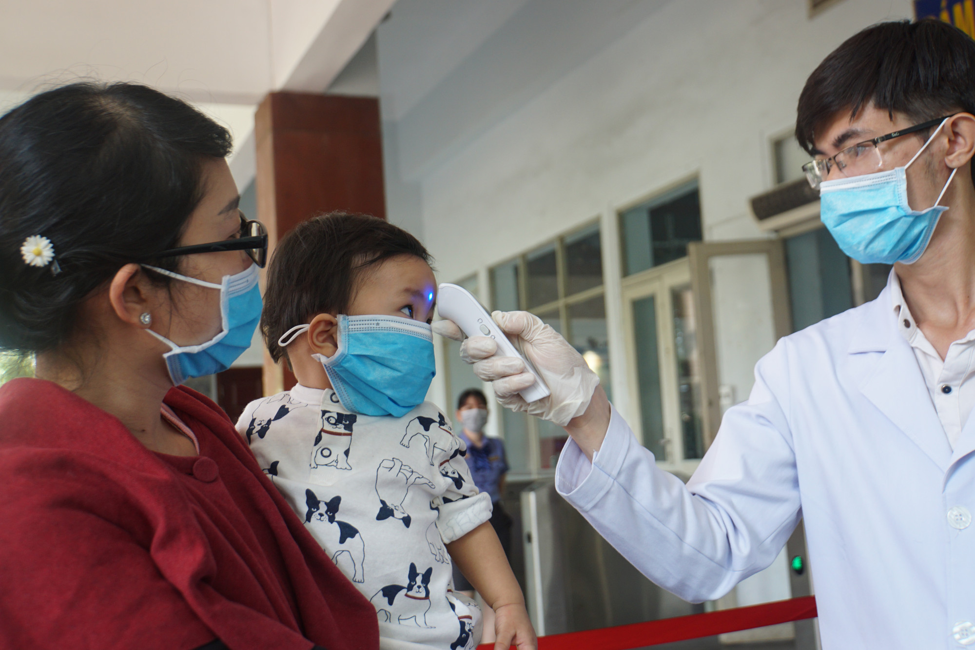 Lập chốt đo thân nhiệt kiểm soát virus corona ở Ga Sài Gòn Đối tượng
