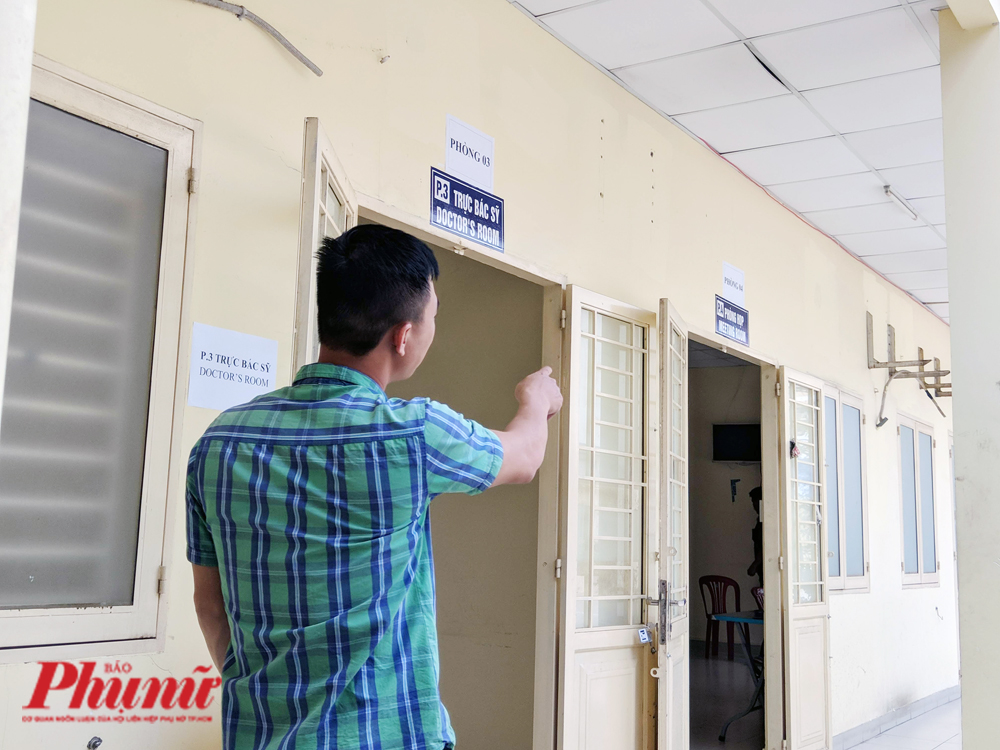 Bên trong khu cách ly những ca nghi nhiễm corona đầu tiên tại TPHCM Về khu vực cách ly của quận sẽ tốt hơn cho chính những người được cách ly. Ở khu vực cách ly của quận, có đội ngũ y bác sĩ, thuốc men, trang thiết bị hiện đại. Những trường hợp cách ly sẽ được chăm sóc, theo dõi sức khỏe liên tục và cấp cứu kịp thời khi phát hiện dấu hiệu bệnh.