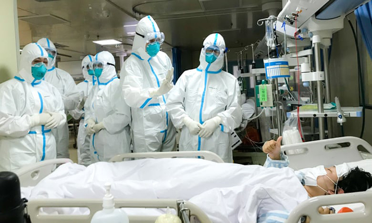 Viêm phổi Covid-19: Tại sao hàng loạt người già tử vong? Bệnh nhân cao tuổi bị nhiễm virus Corona thì tình trạng bệnh sẽ nặng hơn