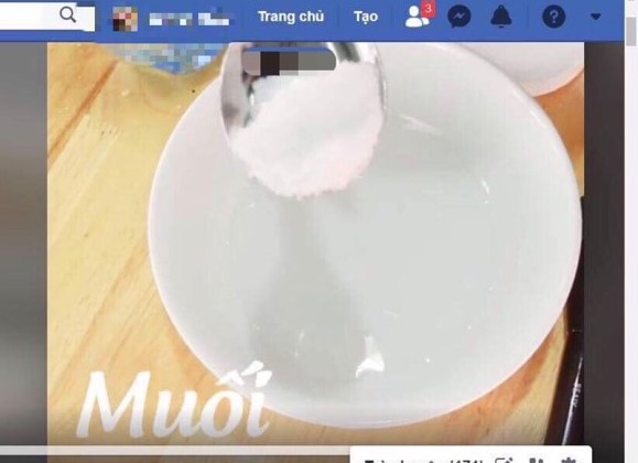 Thấm nước muối vào khẩu trang có ngăn chặn được virus corona? Trên mạng có cả clip hướng dẫn tỉ mỉ cách làm khẩu trang muối