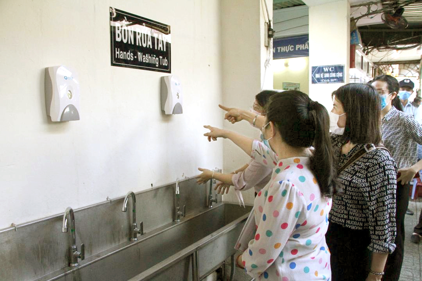 Tiểu thương ngáp ngắn ngáp dài