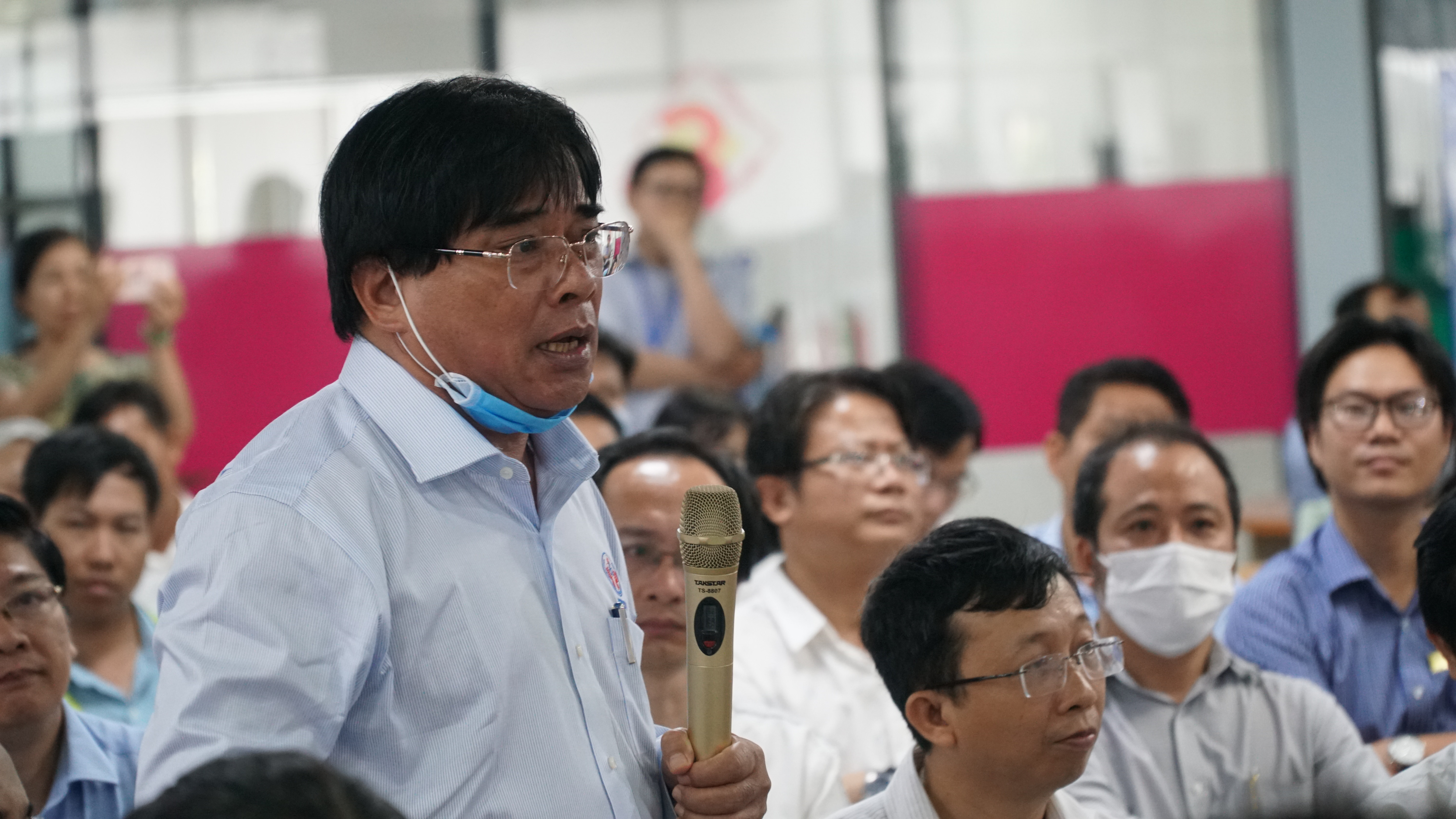 Trường đại học tranh luận gay gắt quy định điểm chuẩn hệ chất lượng cao phải cao hơn đại trà Hiệu trưởng Trường ĐH Sư phạm Kỹ thuật TP.HCM- ngôi trường thành công với chương trình chất lượng cao