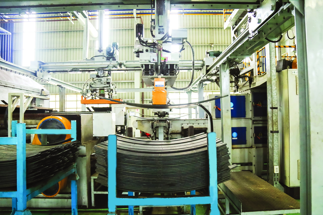 THACO đẩy mạnh xuất khẩu nhíp ô tô Chuyền phun bì
