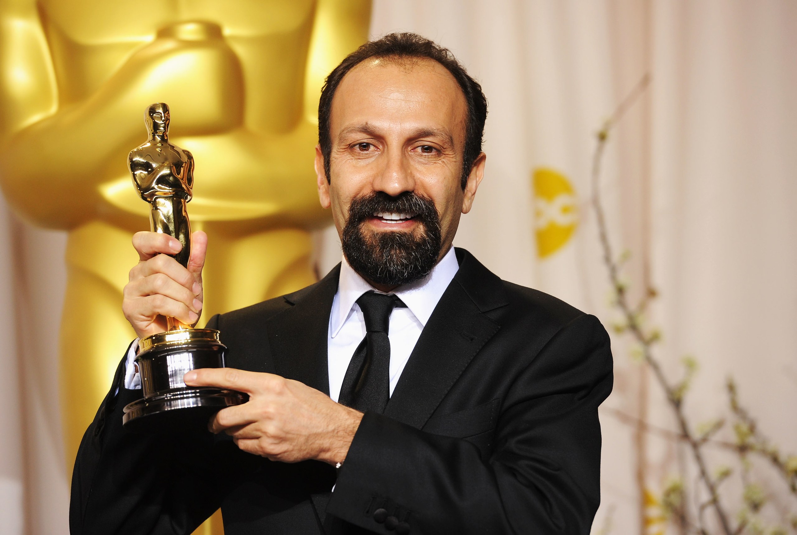 Trao giải một bộ phim, hạ giải một bức tường Asghar Farhadi nhận giải Oscar năm 2012