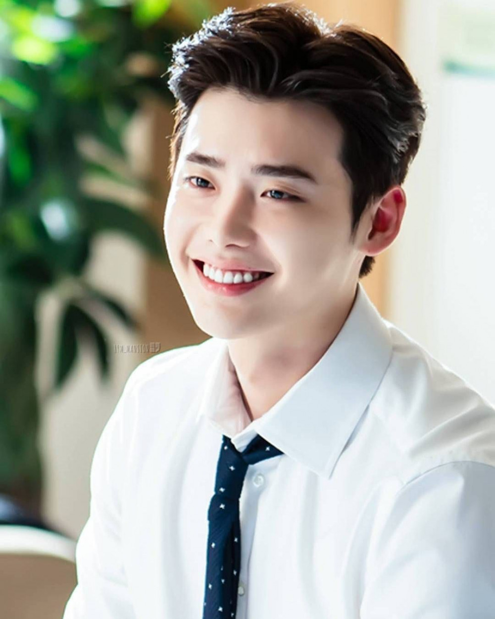 Nự cười chết người của mỹ nam Lee Jong Suk.