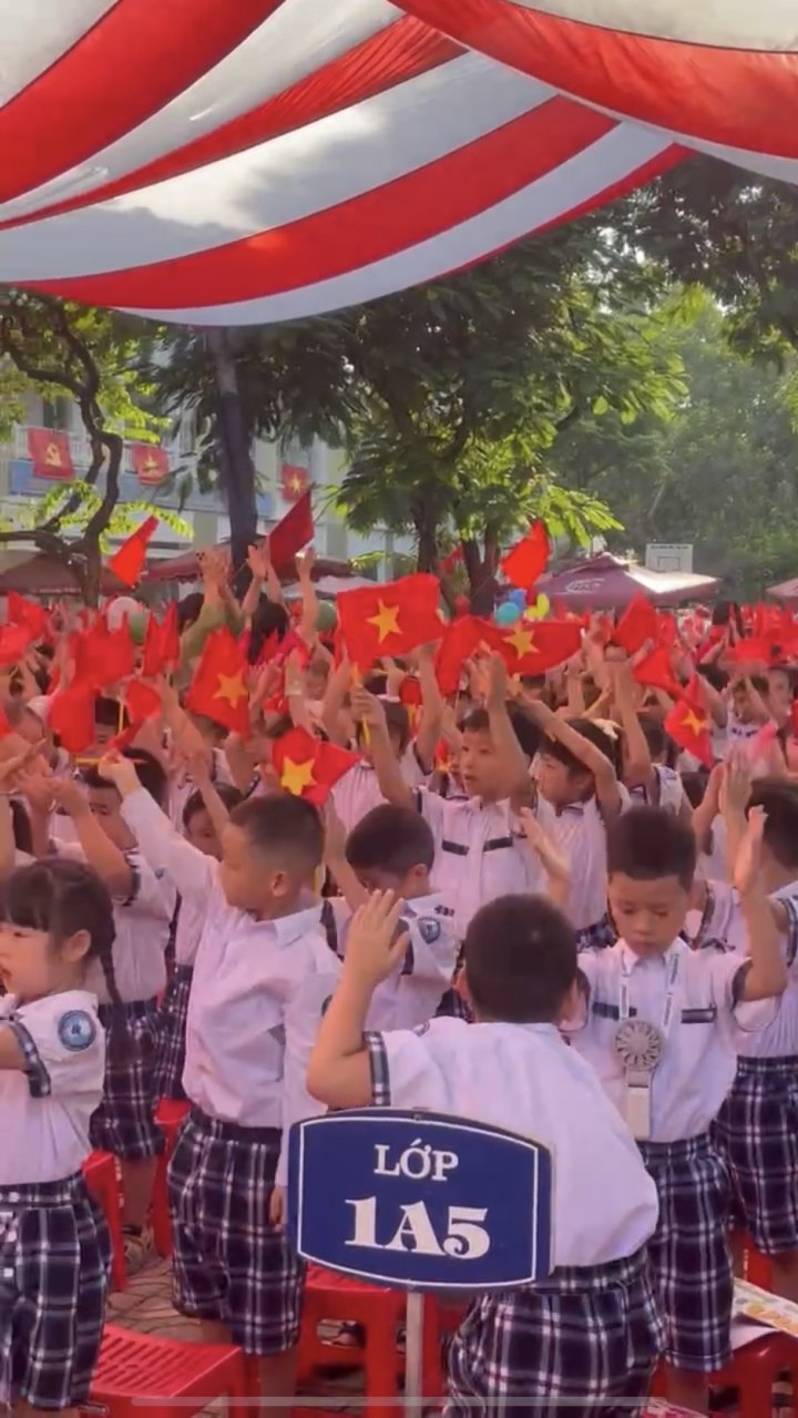 Khai giảng tại trường Tiểu học Xuân Đỉnh, Hà Nội