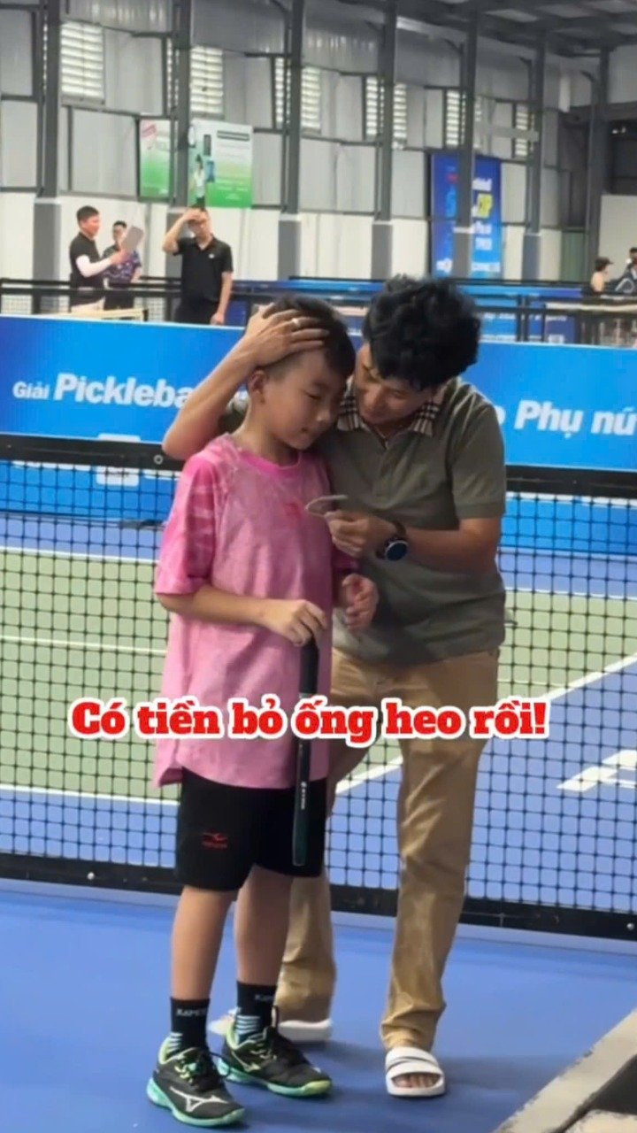 Phần thưởng nóng sau trận đấu của VĐV nhí