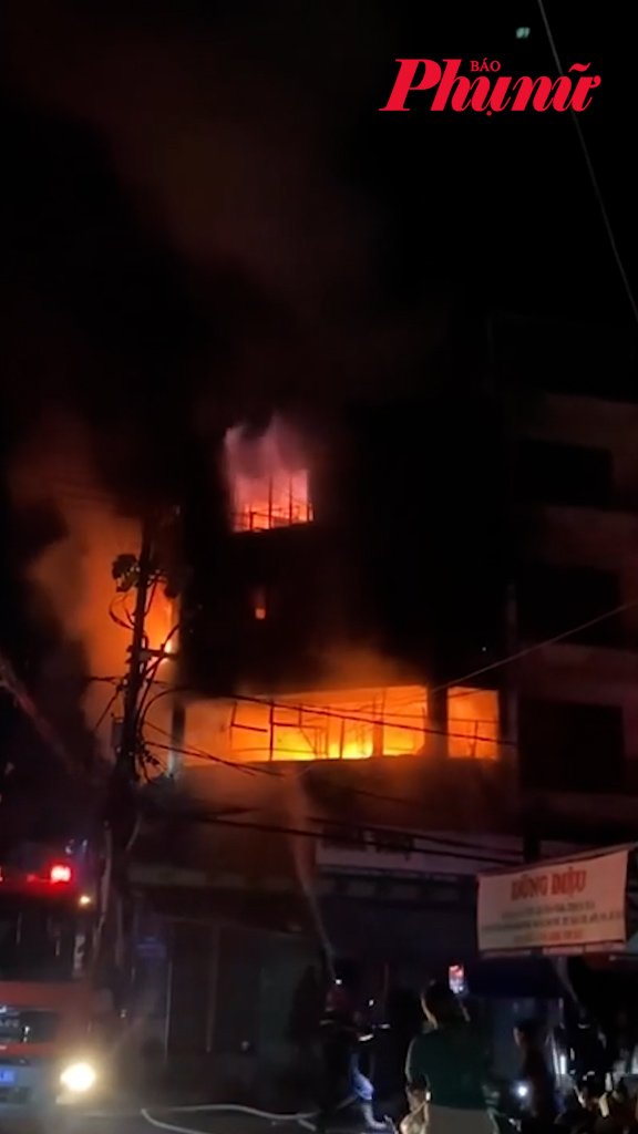 Cháy lớn tại nhà trọ 4 tầng ở Nha Trang