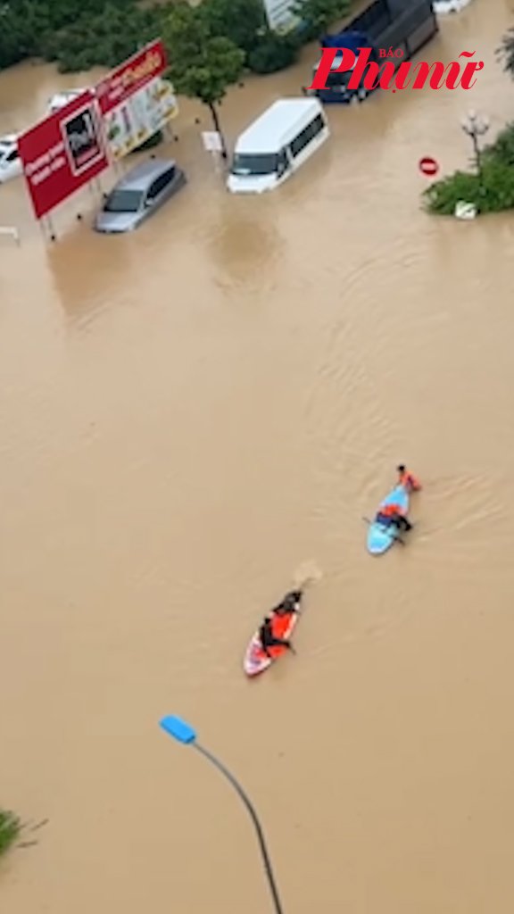 Nhiều nơi ở Tây Nha Trang chìm trong biển nước