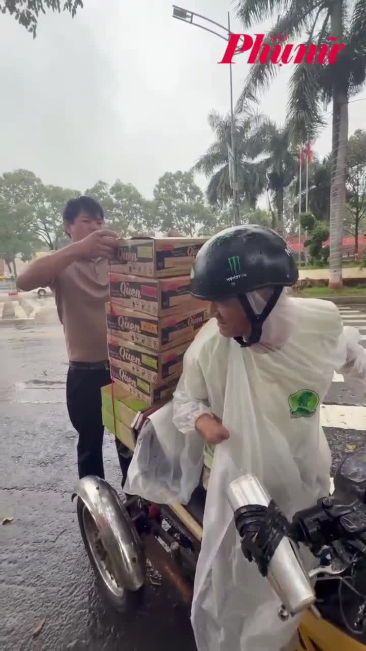 Ông cụ bán vé số và những chuyến hàng đặc biệt