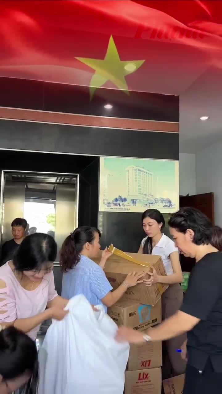 Hàng tấn quà tặng từ Báo Phụ nữ TPHCM sẵn sàng đến với bà con miền Trung