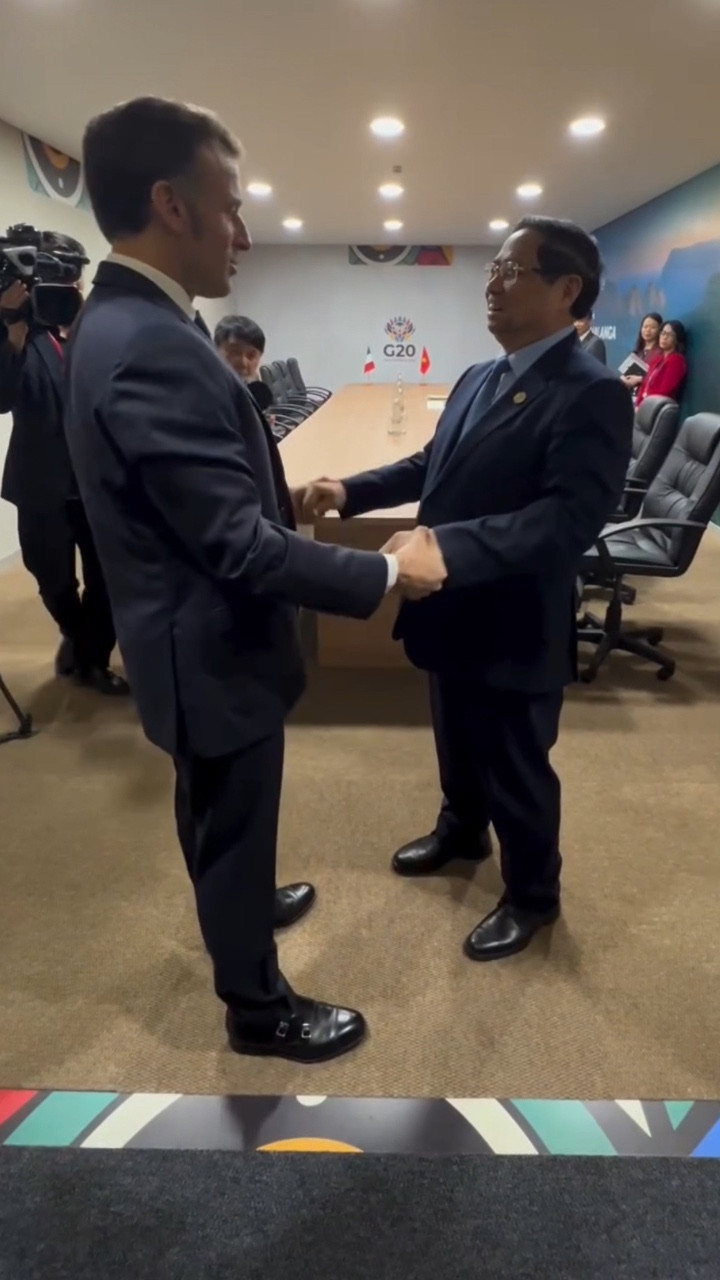 Tổng thống Pháp chia sẻ khoảnh khắc hội ngộ thân tình với Thủ tướng Phạm Minh Chính