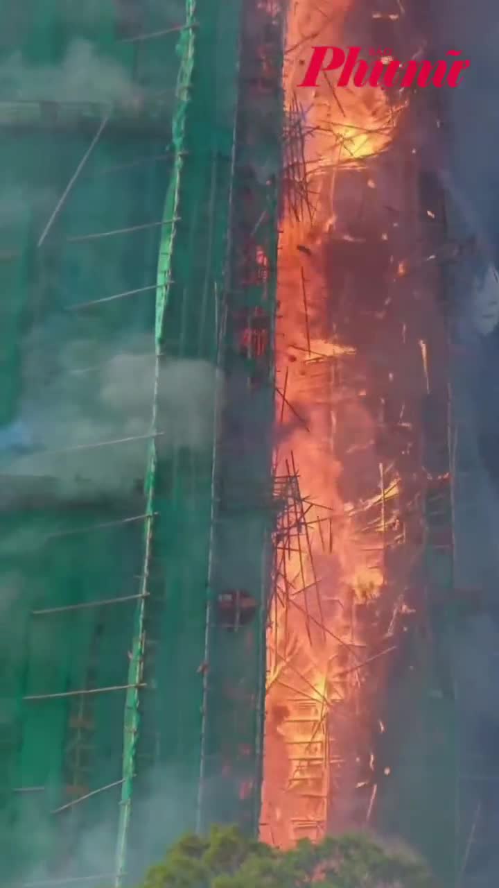 Nóng: Cháy nhiều tòa nhà cao tầng ở Hồng Kông, ít nhất 4 người không qua khỏi