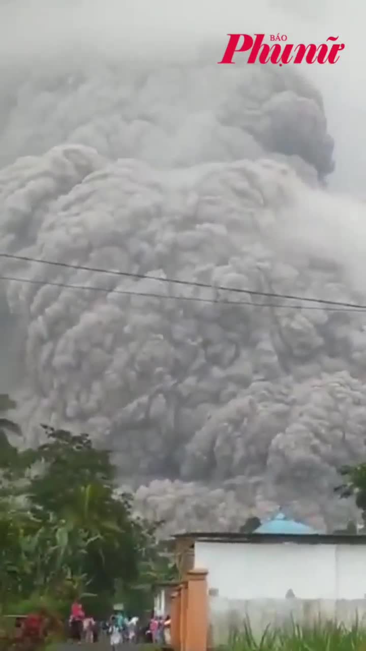 Sơ tán dân, đời sống đảo lộn vì núi lửa phun trào