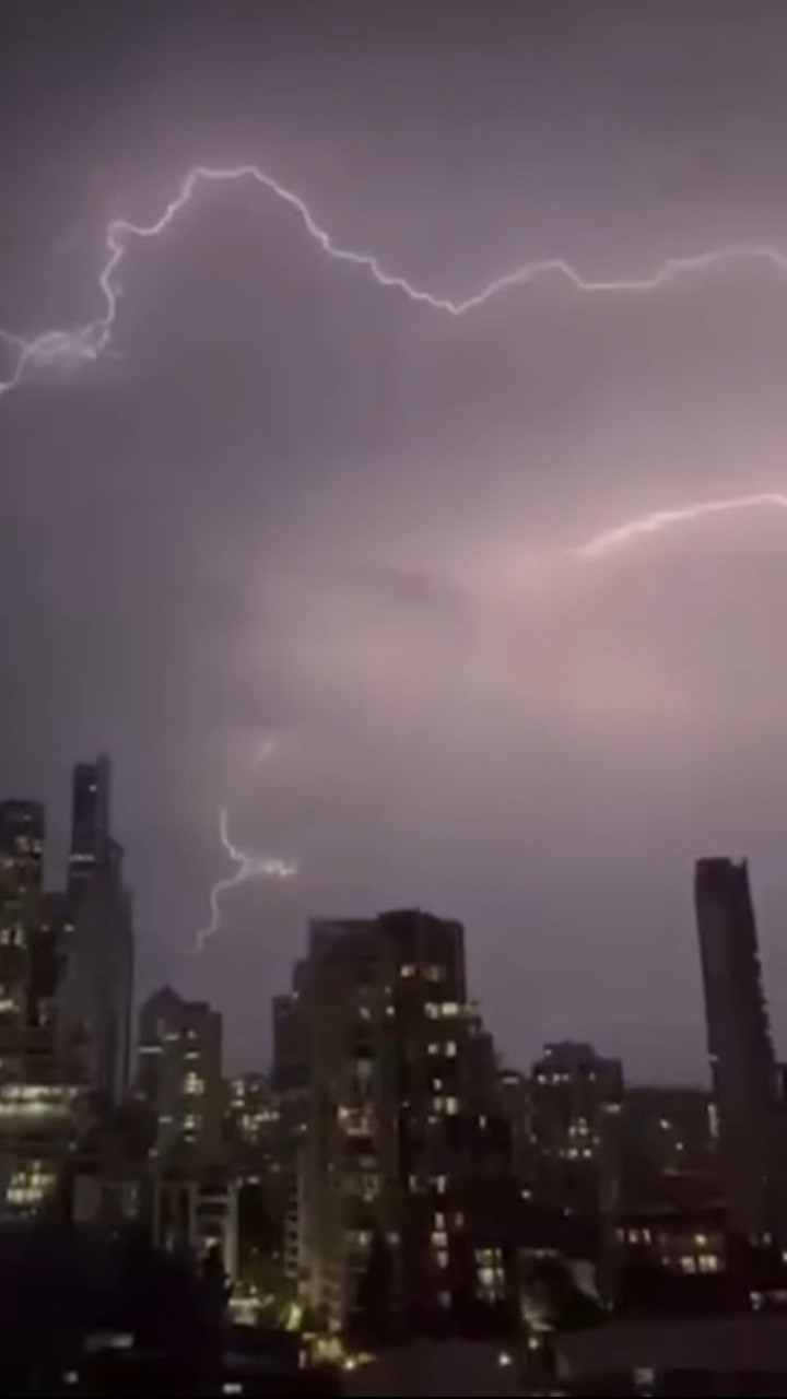 200.000 tia sét được ghi nhận trong đêm tại Úc