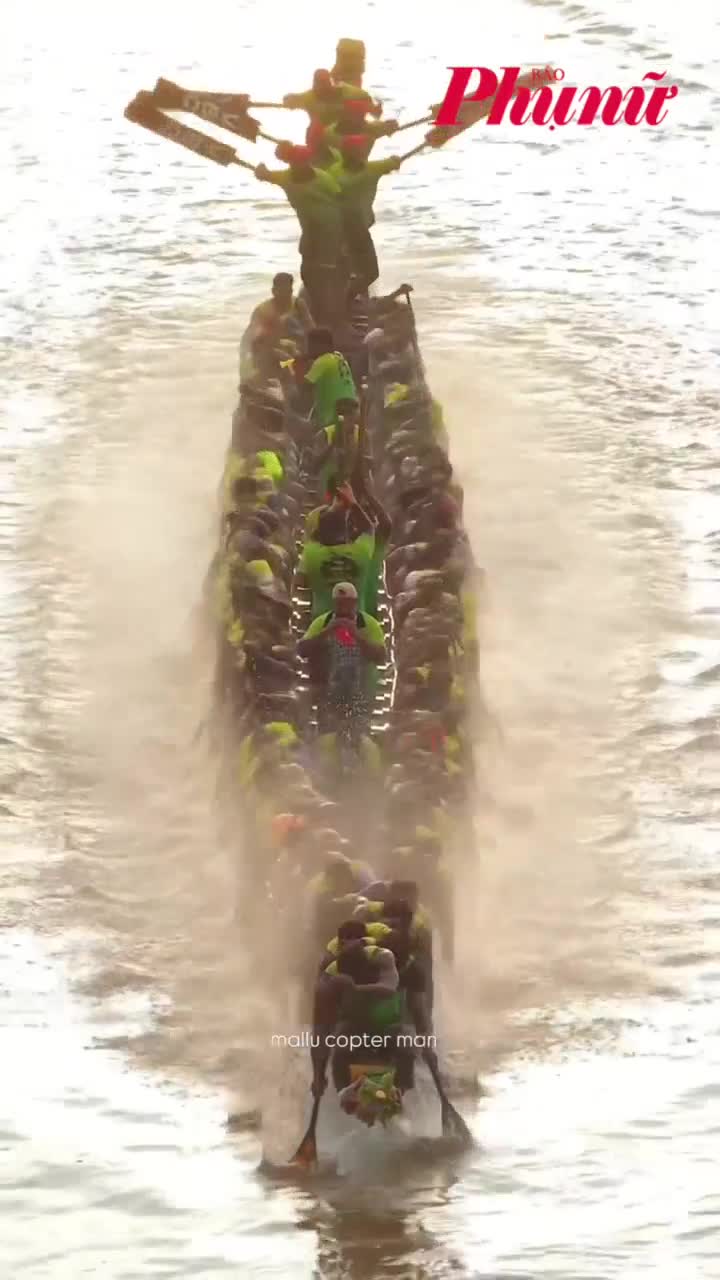 Cảnh tượng khó tin ở giải đua thuyền tại Ấn Độ